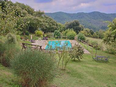 Spacious Farmhouse in Apecchio with Pool