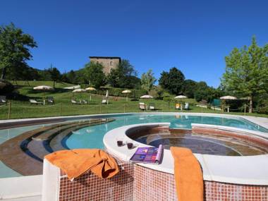 Serene Mansion in Apecchio with Swimming Pool