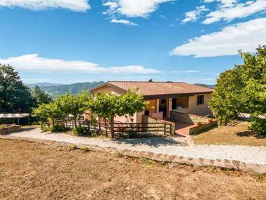 Agriturismo in the Appenines with covered swimming pool and jacuzzi