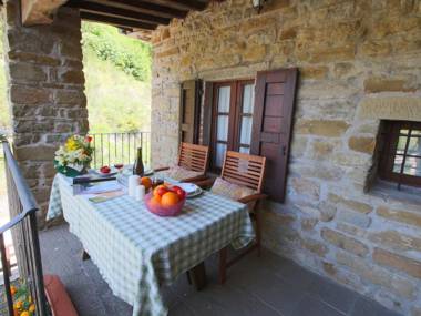 Farmhouse in Apecchio with Swimming Pool Patio Garden BBQ