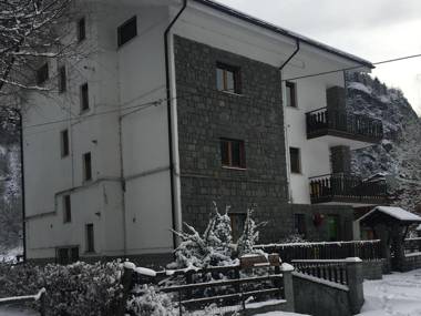 Hilltop Chalet in Antey-Saint-Andr¿ear Ski Area