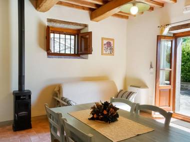 Apartment in a holiday home in Anghiari with a view of the hills