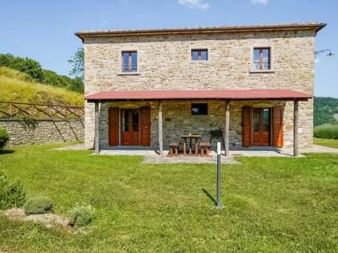 Beautiful accommodation in elegant farmhouse with pool and breathtaking views