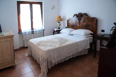 4 bedrooms house with lake view enclosed garden and wifi at Amelia