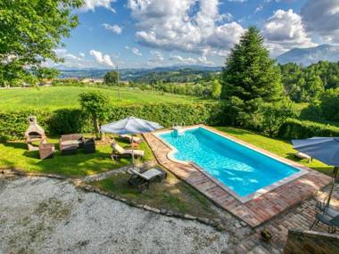 Countryside Villa in Amandola with Swimming Pool