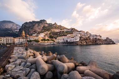 Paper Apartment with Pool