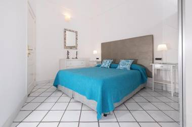 Paper Apartment with Pool