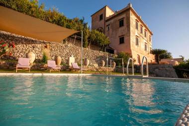 AMALFI - VILLA DI LUSSO A PICCO SUL MARE