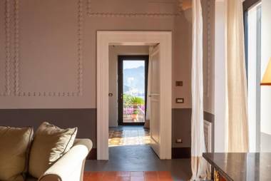 AMALFI - VILLA DI LUSSO A PICCO SUL MARE