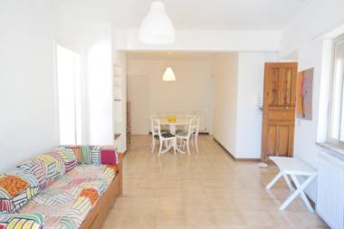 Panoramic Villa Near The Sea