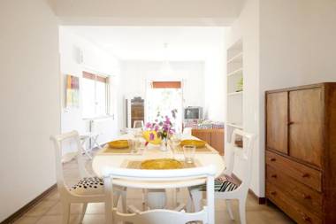 Panoramic Villa Near The Sea