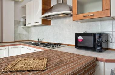 Emerald Apartment With Sea View