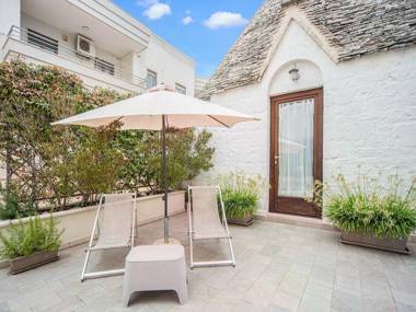 Cozy Cottage in Alberobello with Private Garden