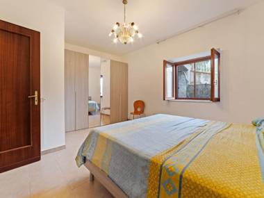 Lovely Apartment in Agropoli with Garden and Fireplace