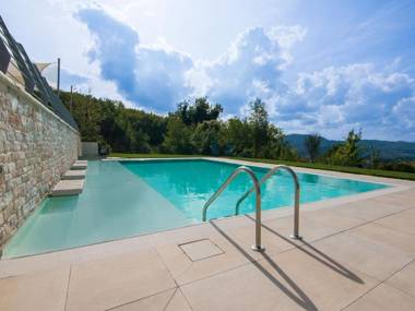 Chic Villa in Acqualagna with bubble bath in the pool and Private Garden
