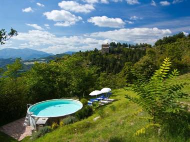Graceful Holiday Home in Acqualagna with Swimming Pool