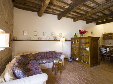 Lovely Holday Home in Acqualagna with Garden