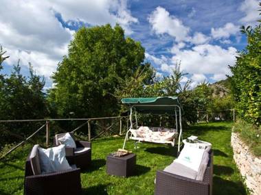 Sun-kissed Holiday Home in Acqualagna with Swimming Pool