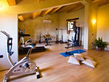 Sun-kissed Holiday Home in Acqualagna with Swimming Pool