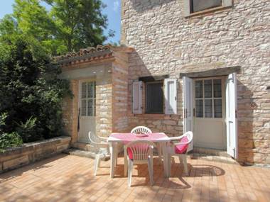 Restful Holiday Home in Acqualagna with Swimming Pool