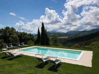 Pretty Holiday Home in Acqualagna with Swimming Pool