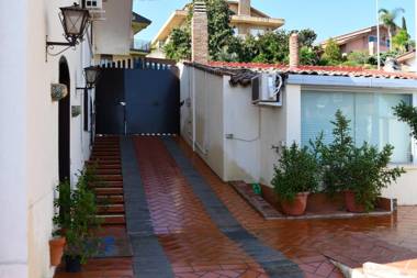 3 bedrooms house with sea view furnished terrace and wifi at Acireale 7 km away from the beach