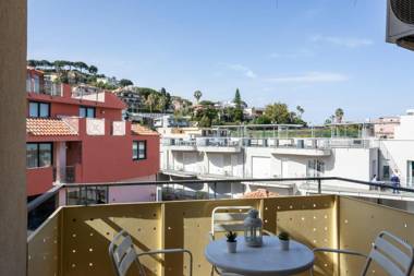 Lungomare Ciclopi Apartments with Balconies and Parking