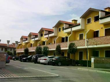 Attractive Holiday Home in Rosolina near Lungomare Beach