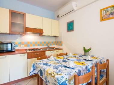 Cosy Holiday Home in Rosolina with Outdoor Pool