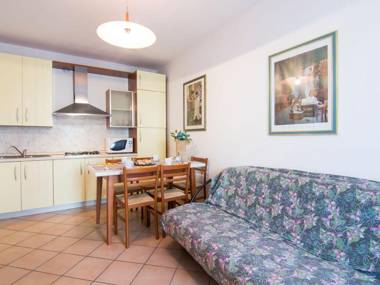 Charming Holiday Home in Rosolina with Communal Pool