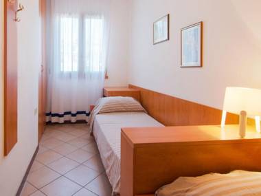 Charming Holiday Home in Rosolina with Communal Pool