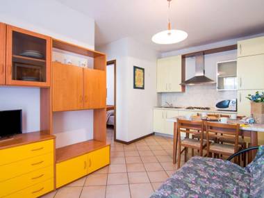 Charming Holiday Home in Rosolina with Communal Pool