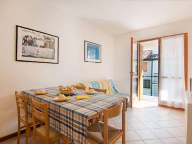 Cosy Holiday Home in Rosolina near Sea Beach