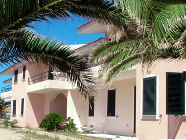Residence with pool only 100m from the beach and coastal town of La Ciacca