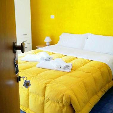 NIDO COLORATO APPARTAMENTS-ROOMS