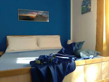 NIDO COLORATO APPARTAMENTS-ROOMS