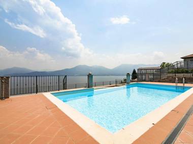 Lovely Apartment in Oggebbio with Swimming Pool