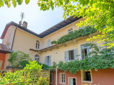 Contemporary Apartment in Cannero Riviera Italy with balcony