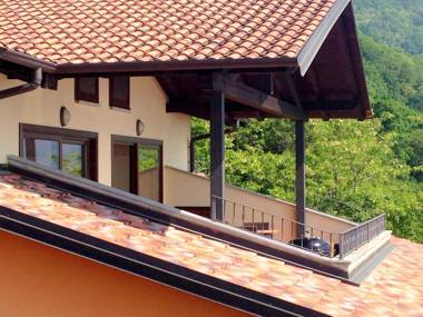 Panoramic house in a residence upon the green hills overlooking Lake Maggiore