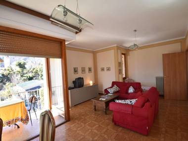 Village Apartment in Cannero Riviera with Balcony