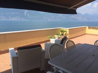 Modern apartment with large terrace Malcesine