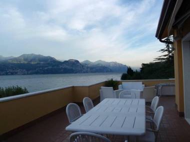 Modern apartment with large terrace Malcesine