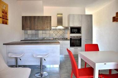 Inviting Holiday Home in Loiri with Swimming Pool near Sea