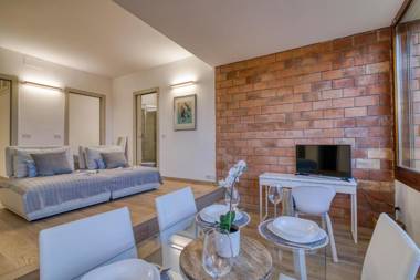 The Stylish Flat With Lake View