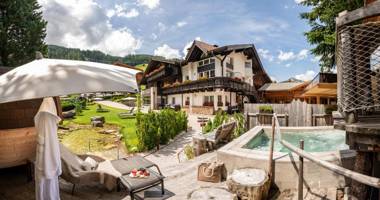 CHALET ELISABETH DOLOMITES ALPIN & CHARMe