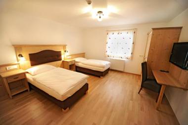 Apartments Restaurant Rusctlea