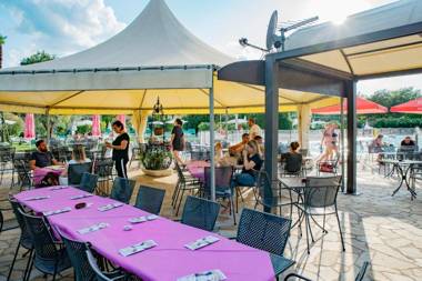 Albatross Mobile Homes on Camping Baia Verde