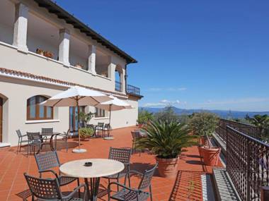 Holiday Home in Soiano del Lago with& Lake View