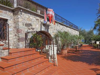 Holiday Home in Soiano del Lago with Garden & Pool