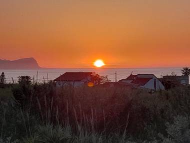 Margherita's nest by the sea with birds song